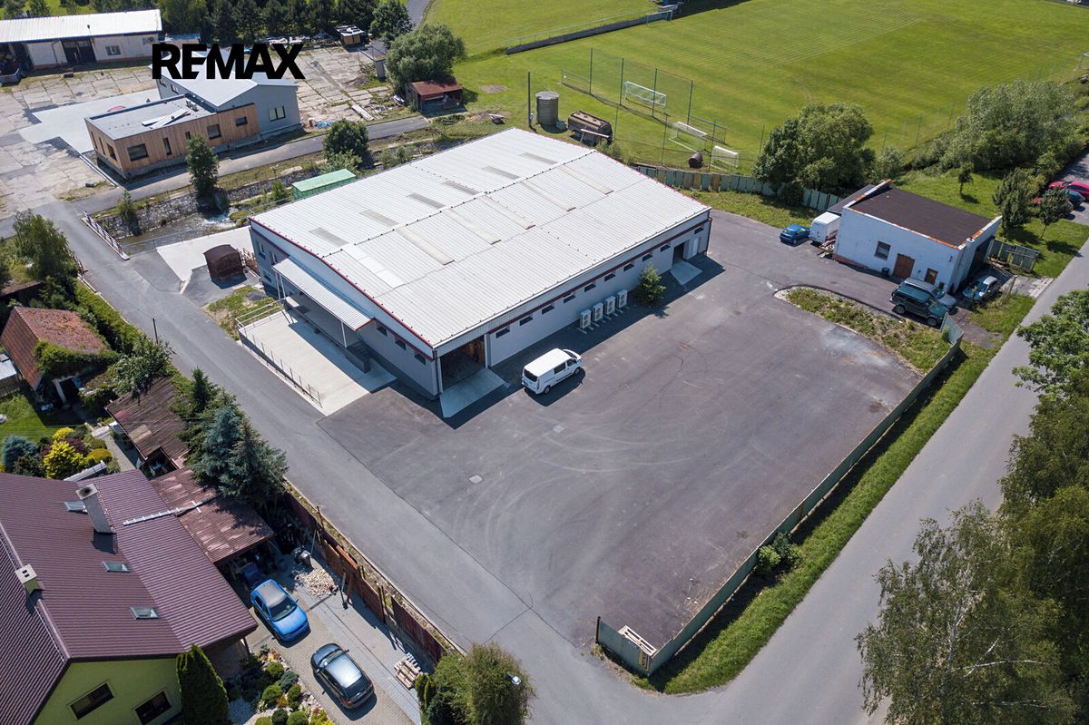 Pronájem výrobní haly, prostoru 1335 m²