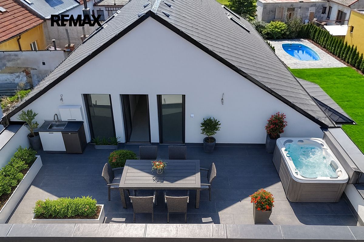 Prodej rodinného domu 321 m², pozemek 558 m² – fotografie 5