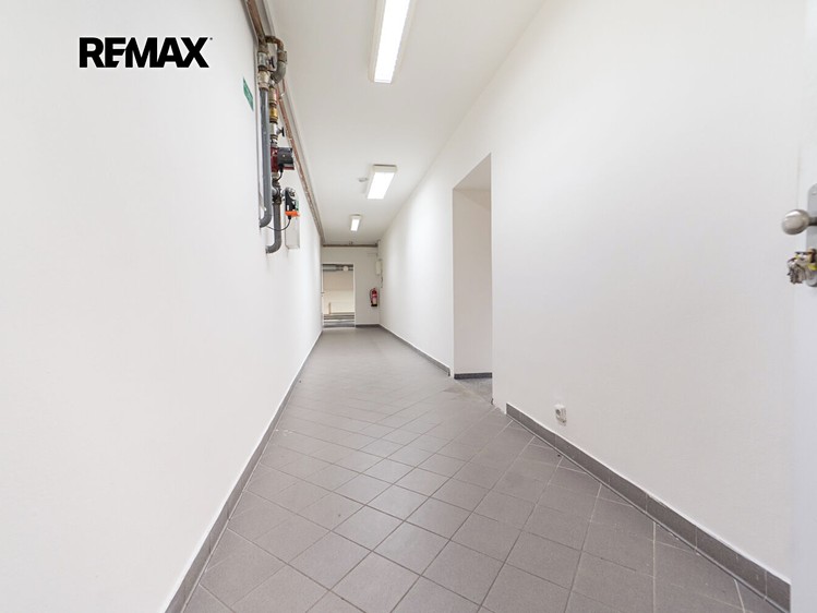 Комерційне приміщення в оренду, 297 м² (12 з 21)