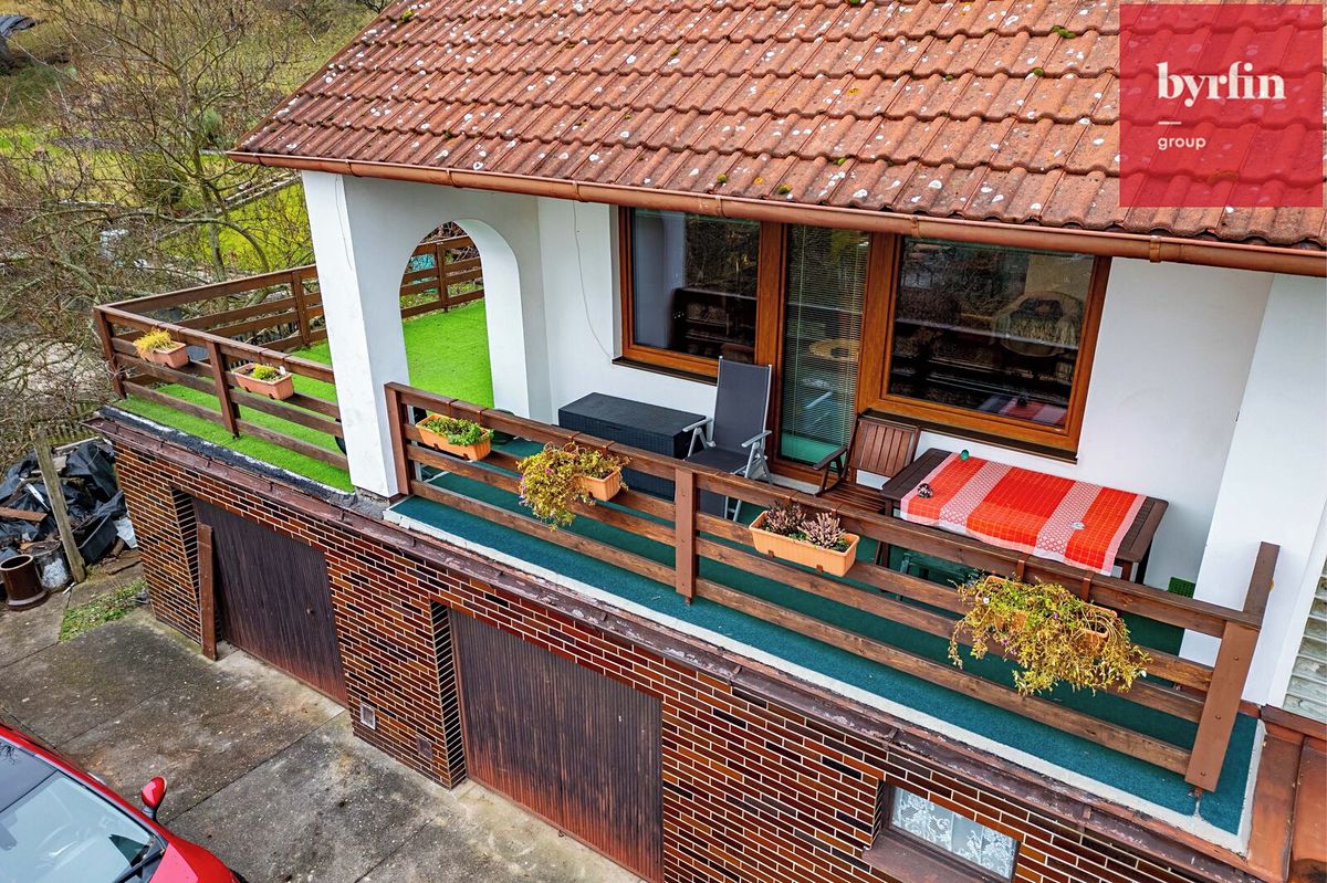 Prodej rodinného domu 314 m², pozemek 775 m² – fotografie 3