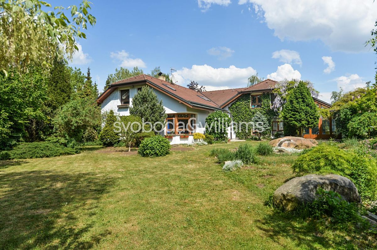 Prodej rodinného domu 500 m², pozemek 2240 m²