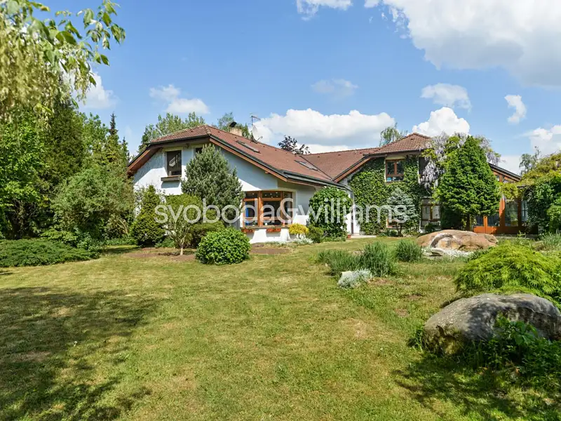 Prodej rodinného domu 500 m², pozemek 2240 m², Úhonice – náhled fotky 1