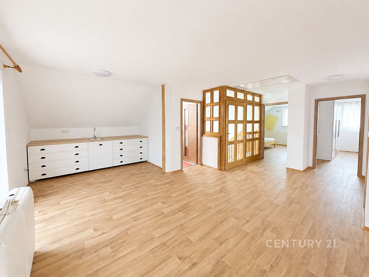 Pronájem rodinného domu 90 m², pozemek 489 m² – fotografie 2