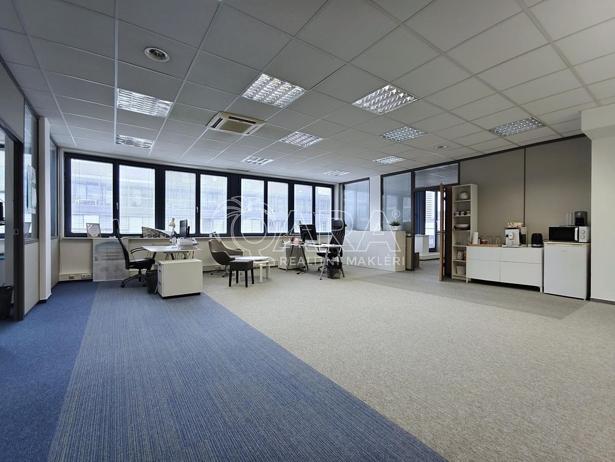 Pronájem kanceláře 115 m² – fotografie 3