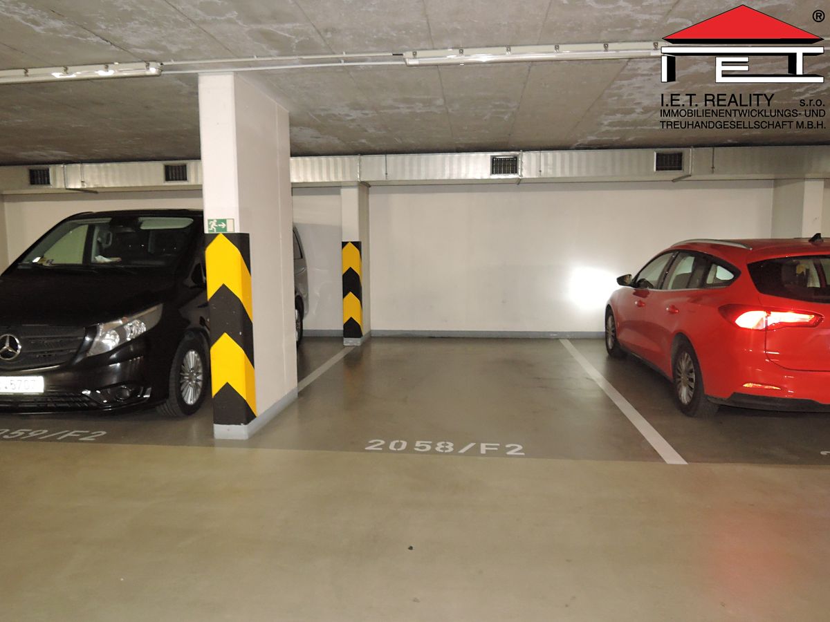Pronájem garážového stání 18 m² – fotografie 2