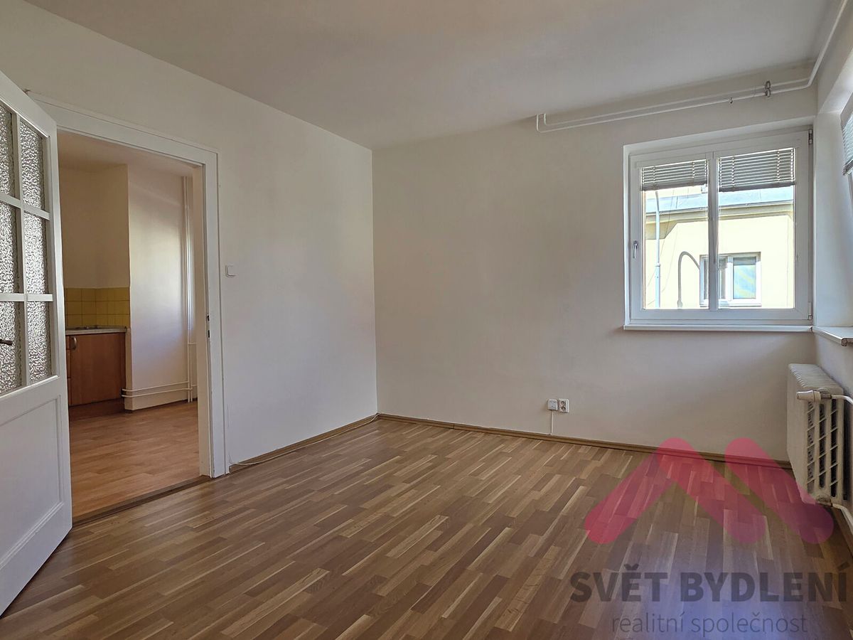 Pronájem bytu 2+kk 38 m² – fotografie 2