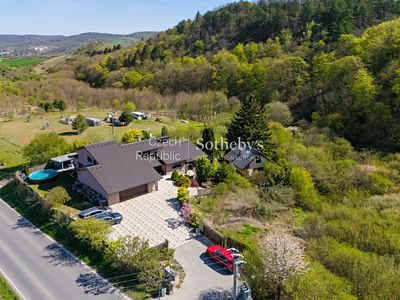 Prodej rodinného domu 422 m², pozemek 3263 m²