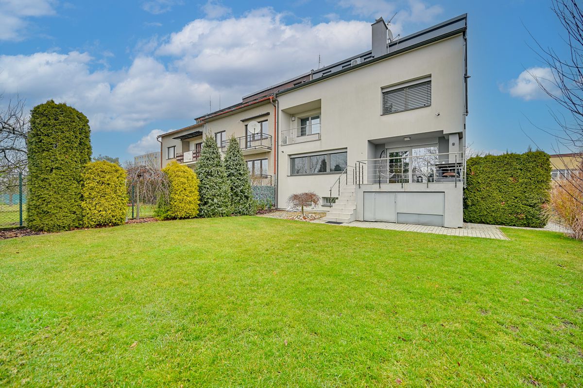 Prodej rodinného domu 378 m², pozemek 498 m² – fotografie 5