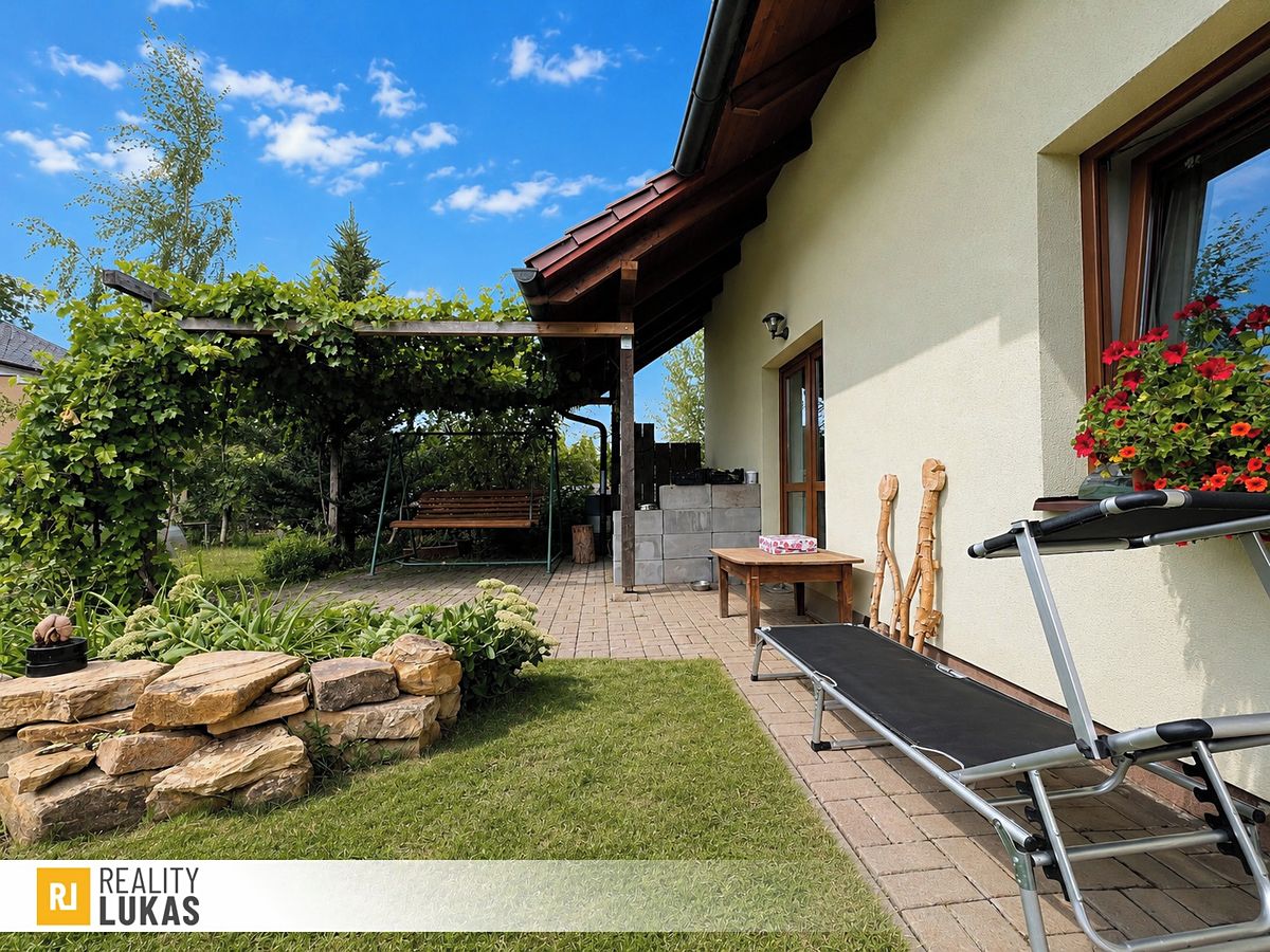 Prodej rodinného domu 169 m², pozemek 1010 m² – fotografie 2