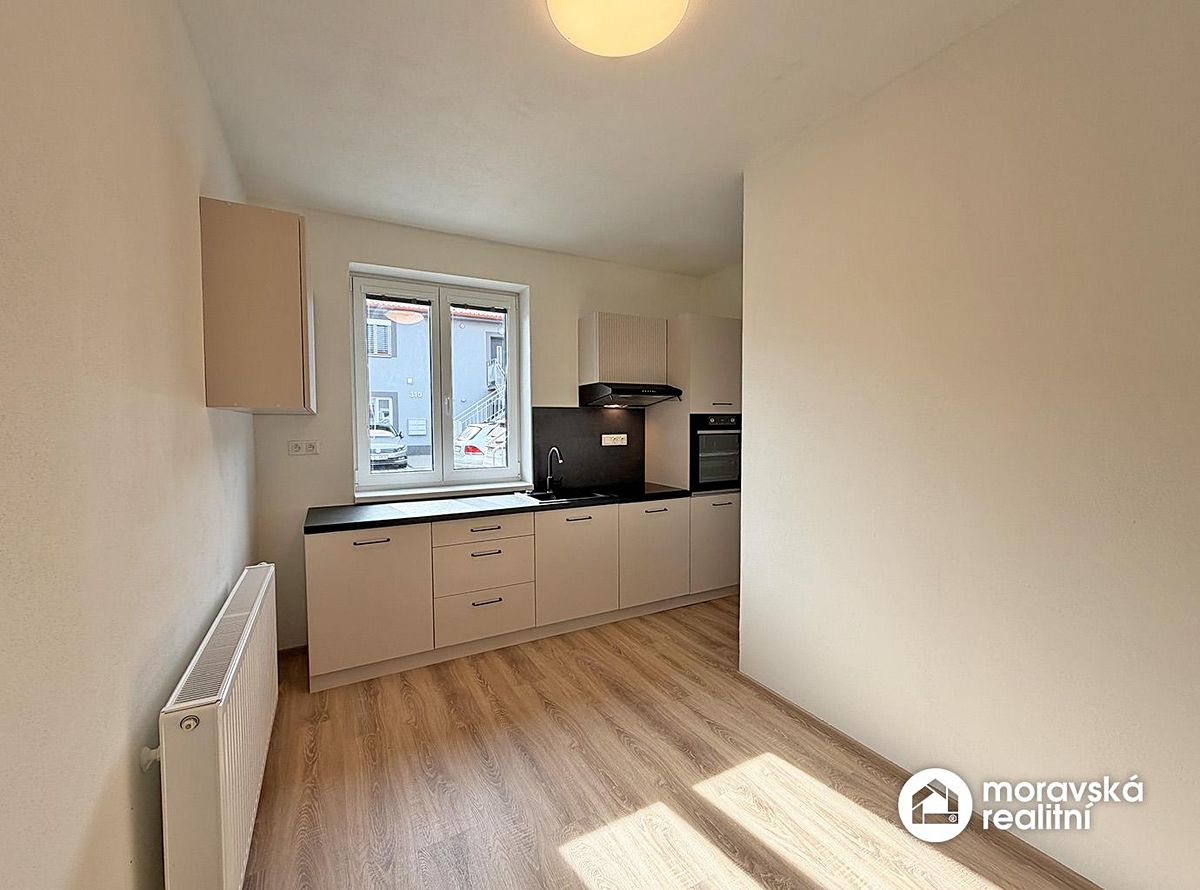 Pronájem bytu 2+1 55 m² – fotografie 2