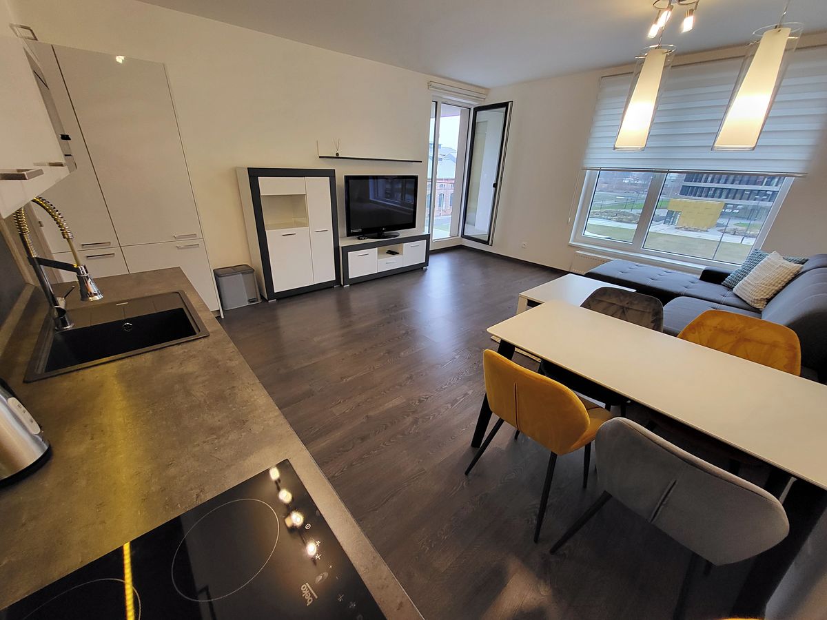 Pronájem bytu 2+kk 58 m² – fotografie 3