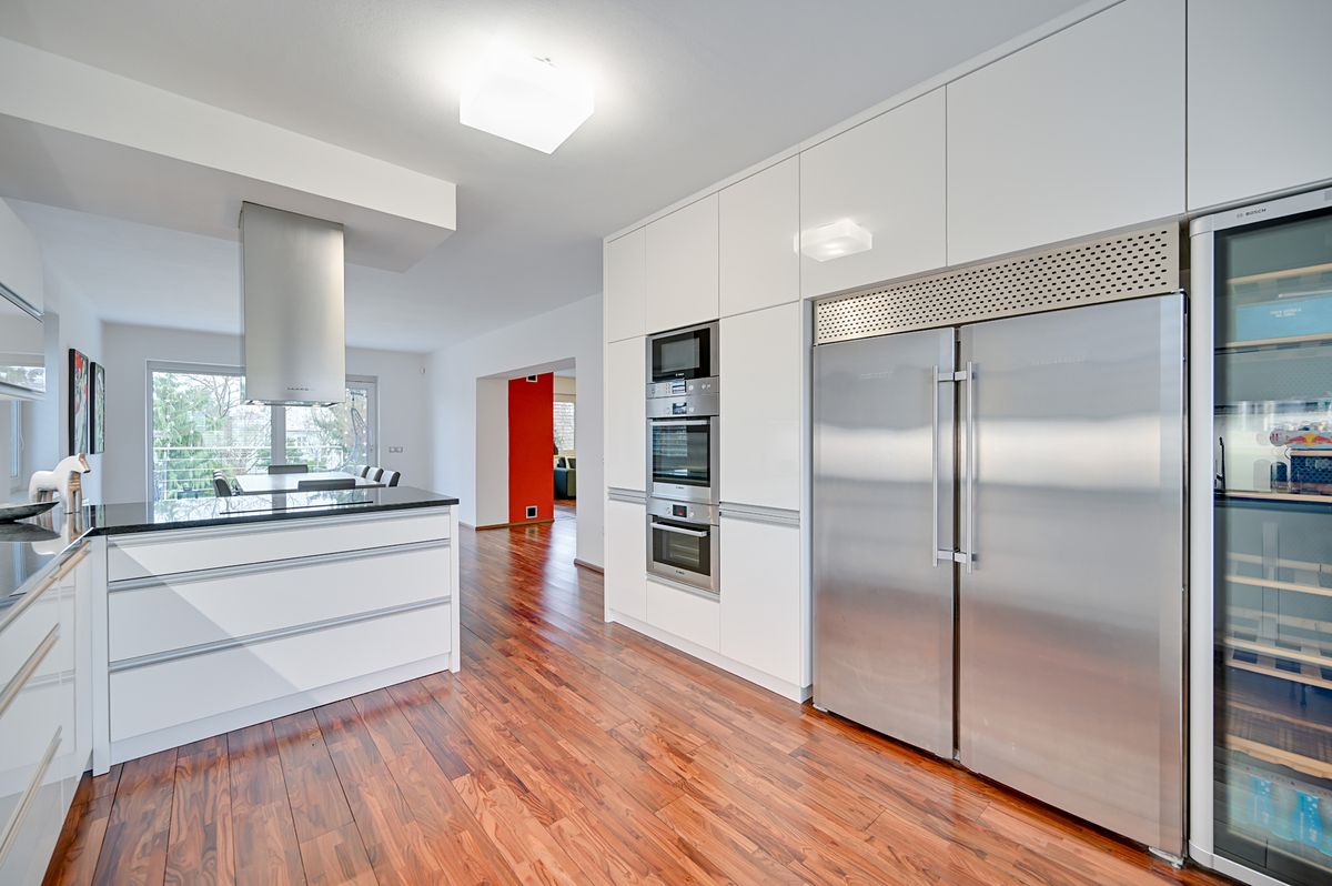 Prodej rodinného domu 378 m², pozemek 498 m² – fotografie 3