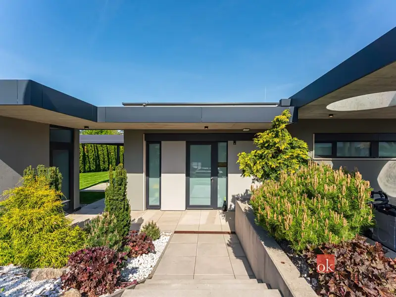 Pronájem rodinného domu 162 m², pozemek 916 m², Průhonice – náhled fotky 1
