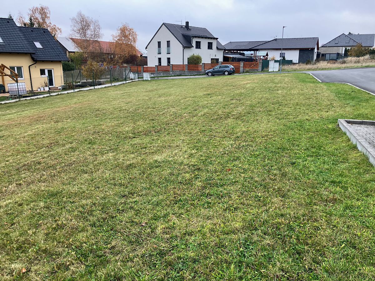Prodej stavebního pozemku 691 m² – fotografie 3