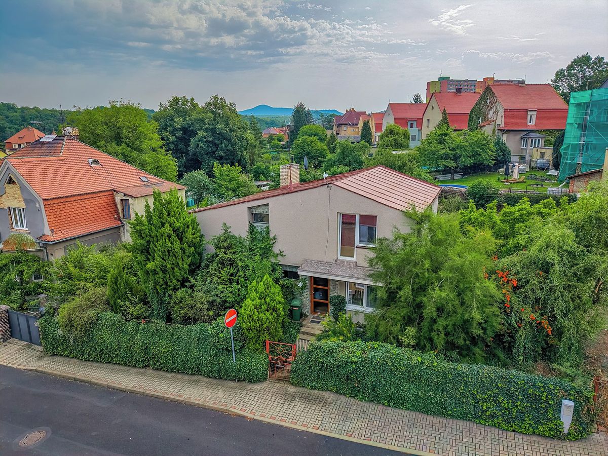 Prodej rodinného domu 298 m², pozemek 862 m²