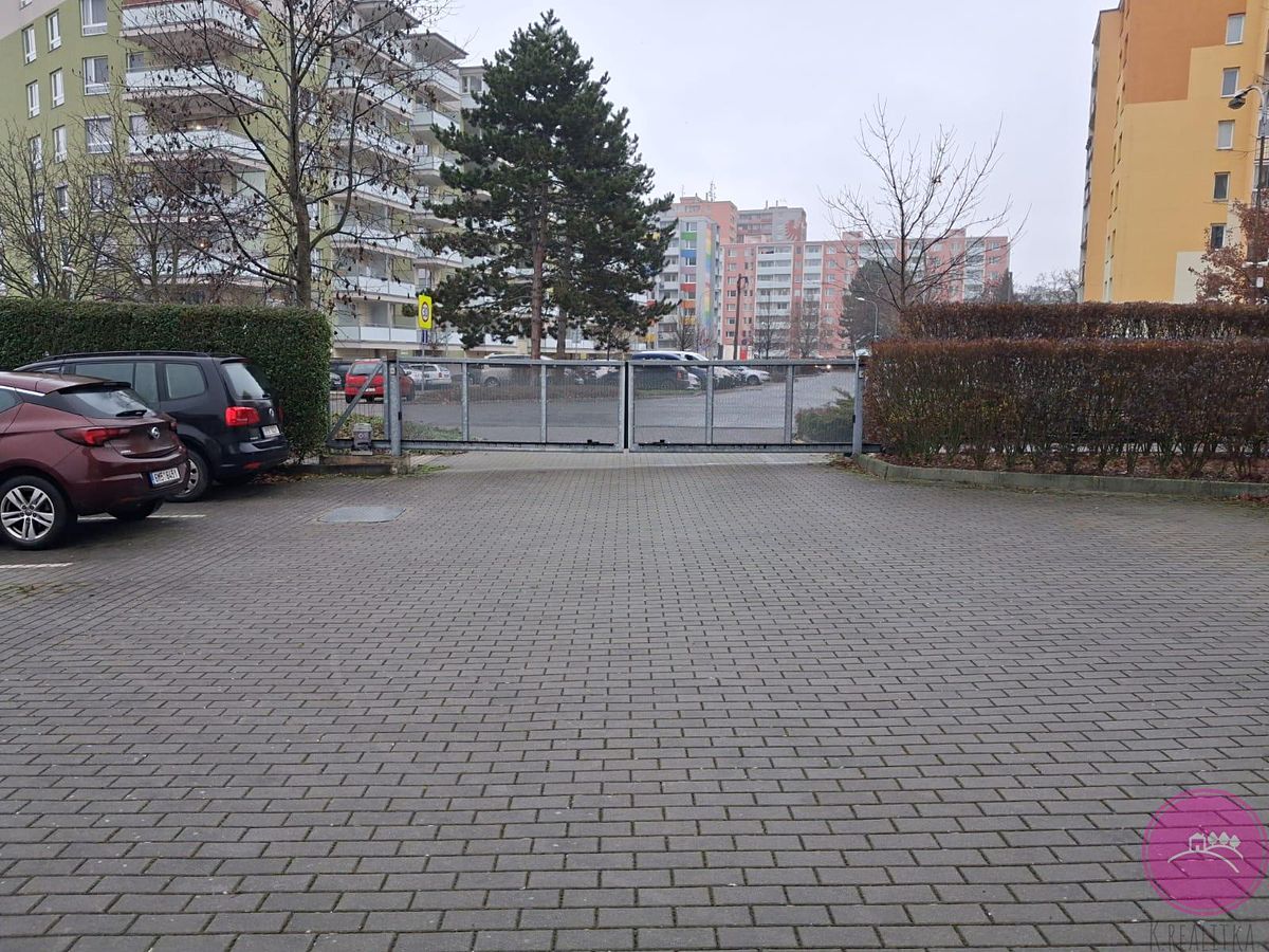 Pronájem garážového stání 15 m² – fotografie 2