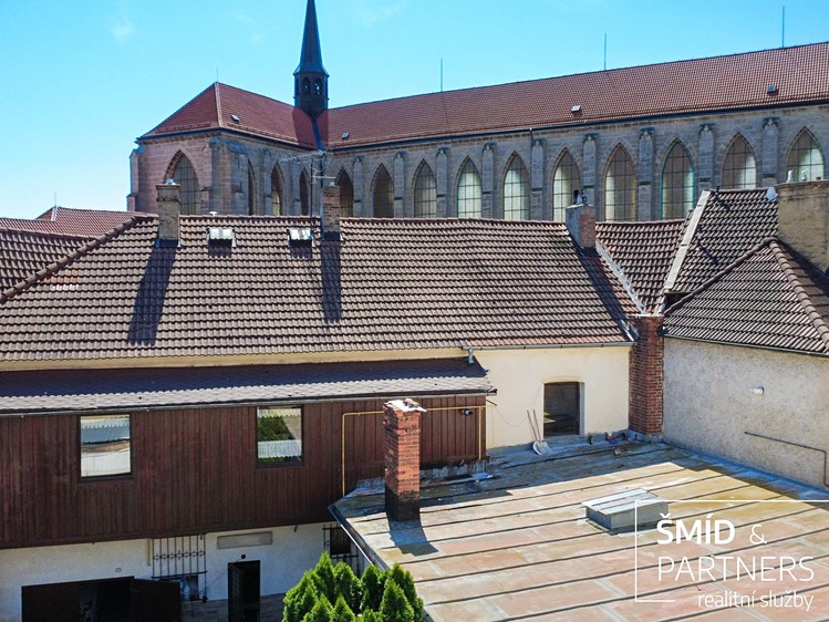 Haus zum Kauf, 302 m² (2 von 77)