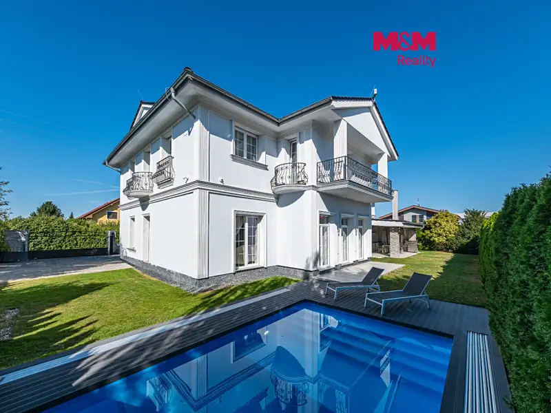 Prodej kanceláře 356 m², Šestajovice – náhled fotky 1