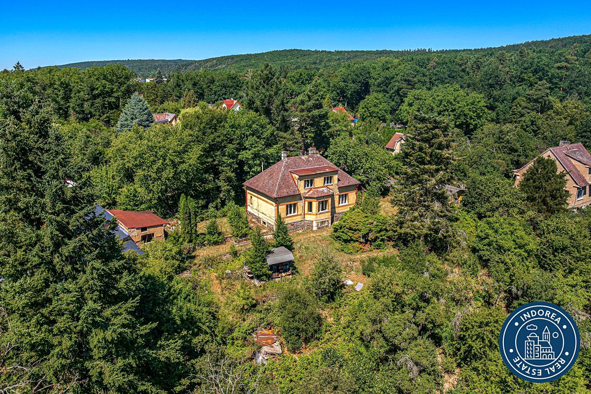 Prodej rodinného domu 220 m², pozemek 3676 m²