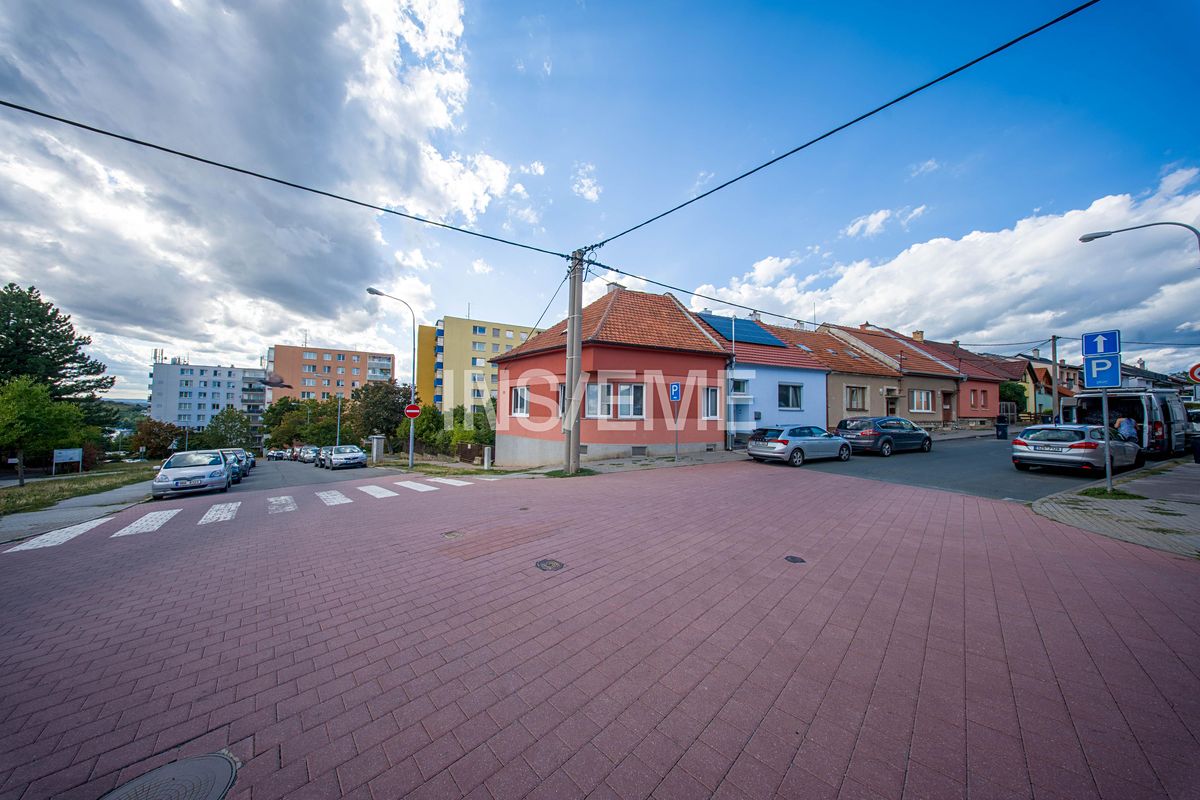 Prodej rodinného domu 213 m², pozemek 322 m² – fotografie 2