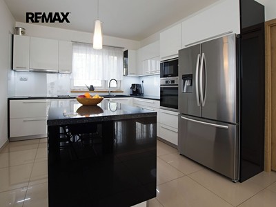 Prodej domu, 177 m² (2 z 41)