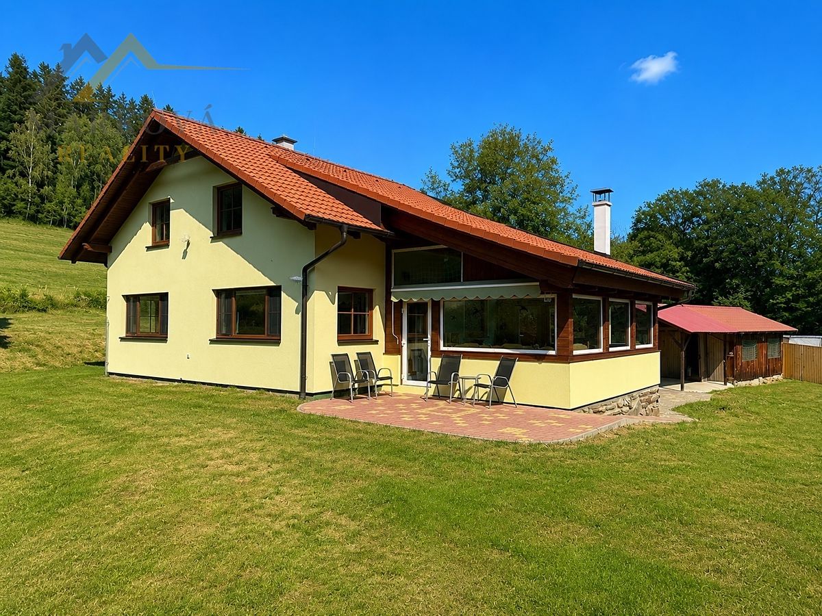 Prodej rodinného domu 219 m², pozemek 4179 m²