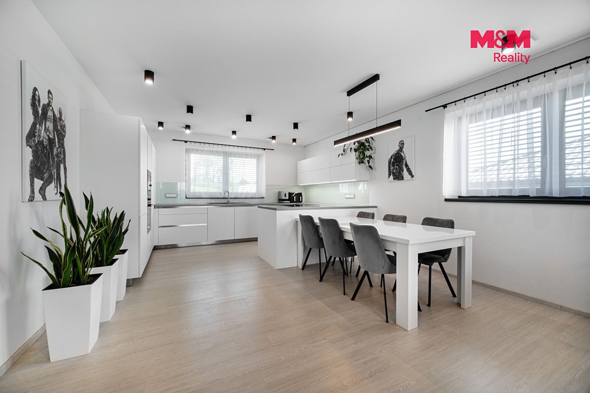 Prodej rodinného domu 165 m², pozemek 1034 m² – fotografie 5