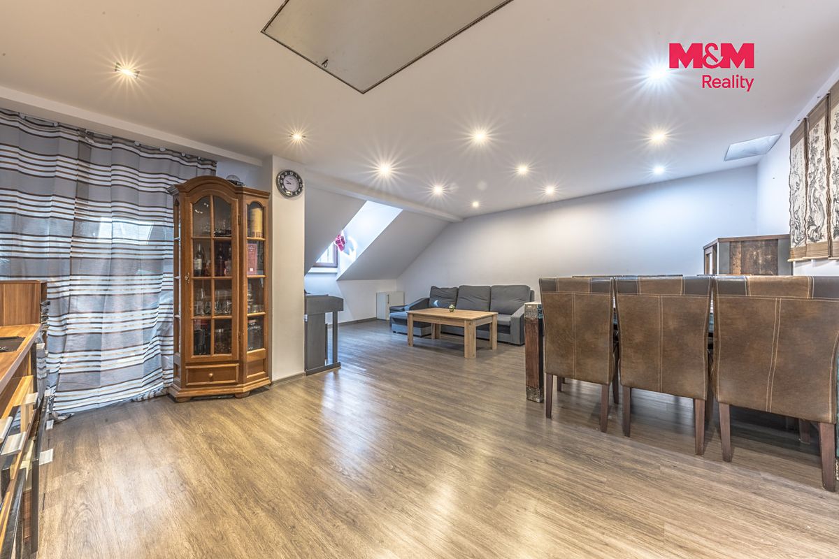 Prodej rodinného domu 223 m², pozemek 182 m² – fotografie 5