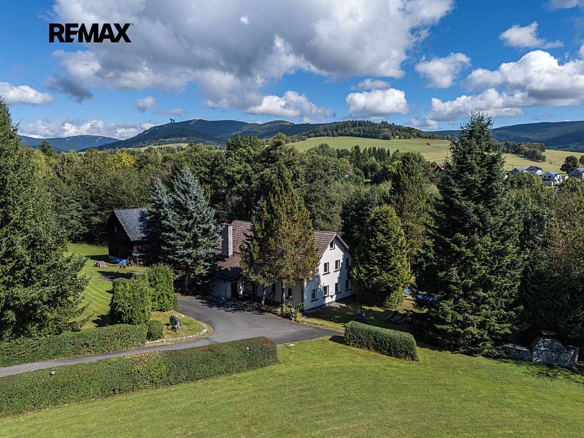 Prodej rodinného domu 280 m², pozemek 16338 m² – fotografie 2