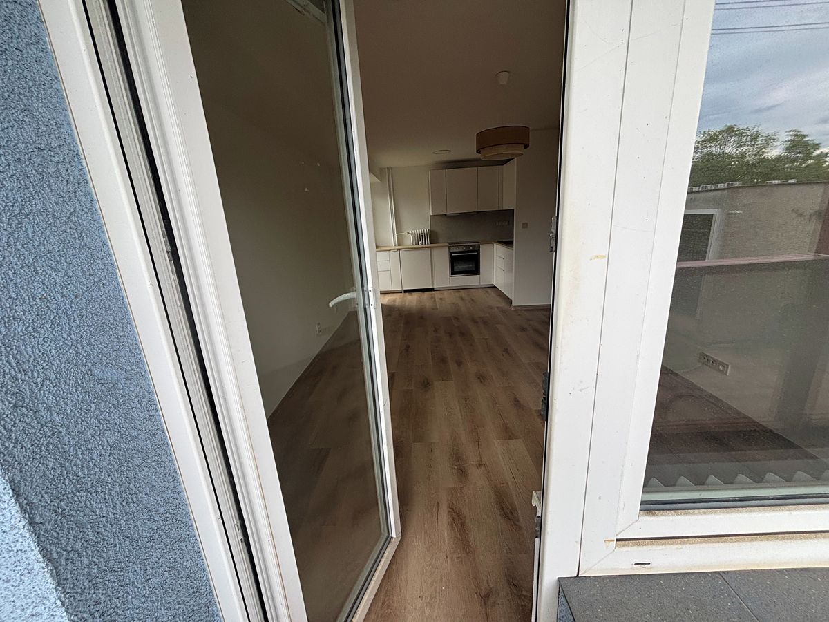 Pronájem bytu 2+kk 41 m² – fotografie 2