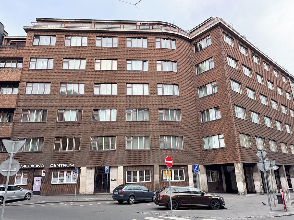 Pronájem bytu 1+1 56 m²