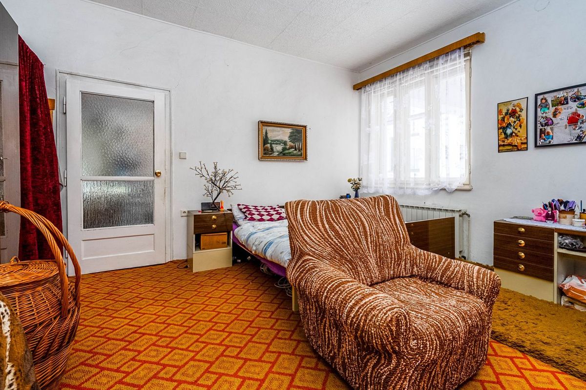 Prodej vícegeneračního domu 365 m², pozemek 640 m² – fotografie 4
