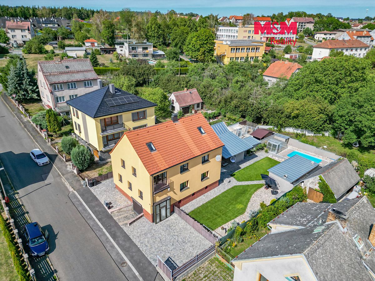 Prodej rodinného domu 367 m², pozemek 794 m²
