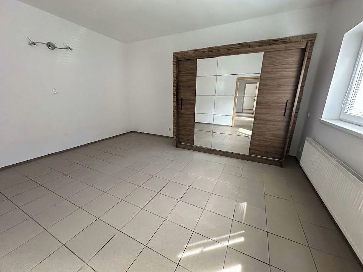 Pronájem rodinného domu 140 m², pozemek 200 m² – fotografie 4