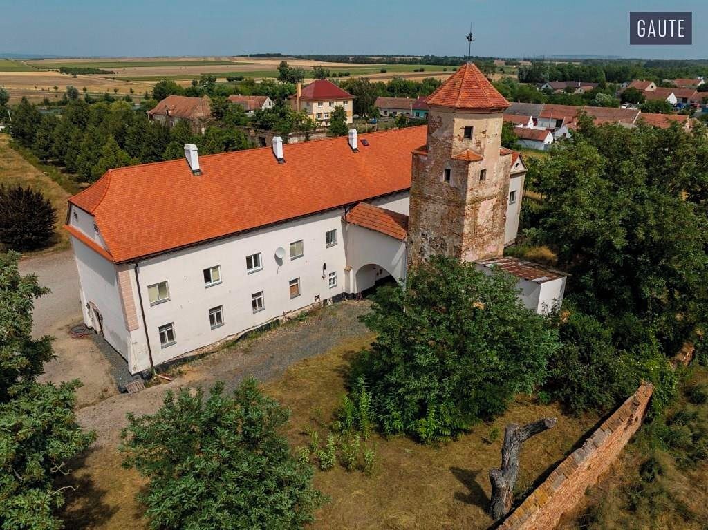 Prodej komerčního pozemku 83936 m²
