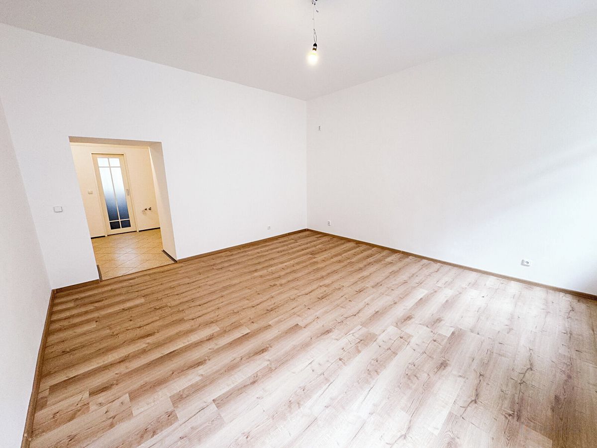 Pronájem bytu 1+kk 36 m² – fotografie 3