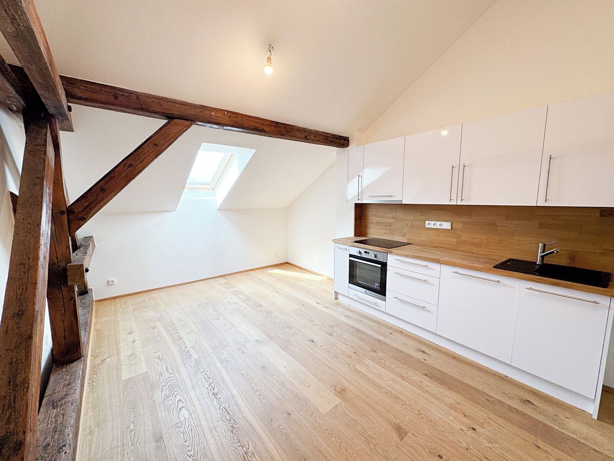 Pronájem bytu 2+1 87 m² – fotografie 2