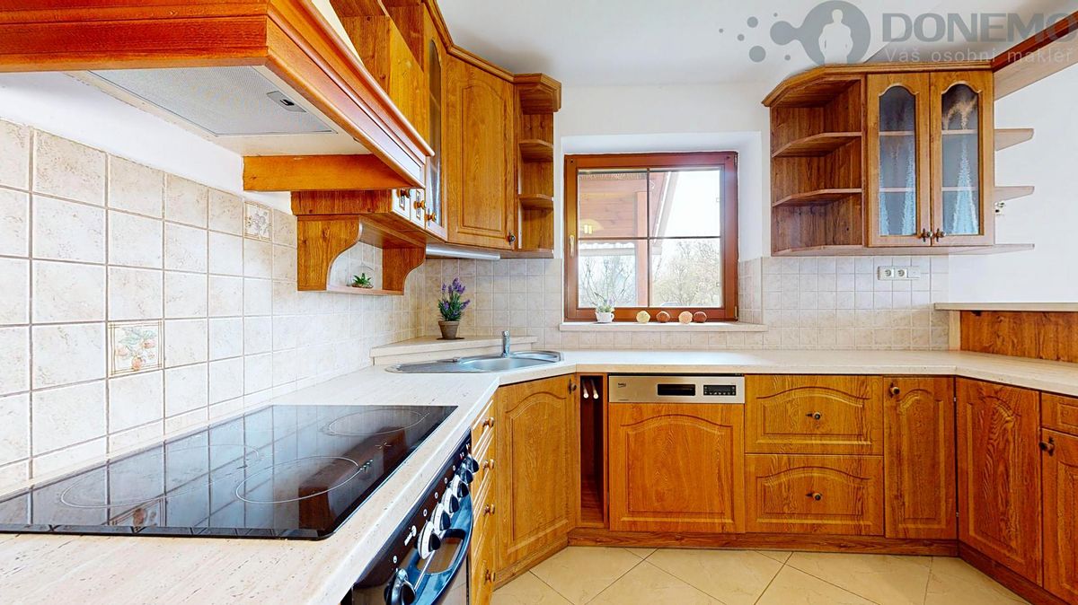 Prodej rodinného domu 195 m², pozemek 1845 m²