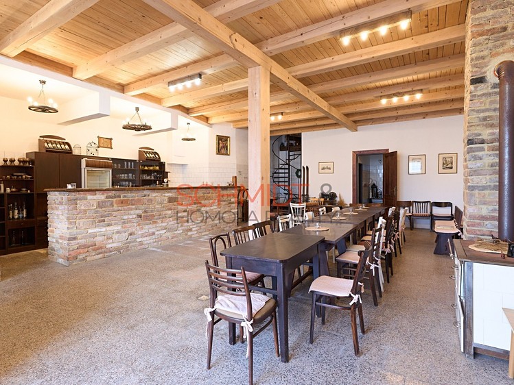 Prodej komerčního prostoru, 1 612 m² (2 z 31)
