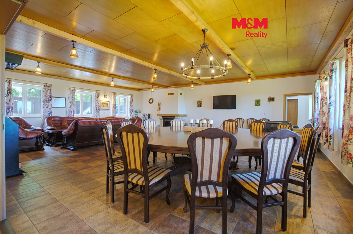 Prodej rodinného domu 400 m², pozemek 2841 m²