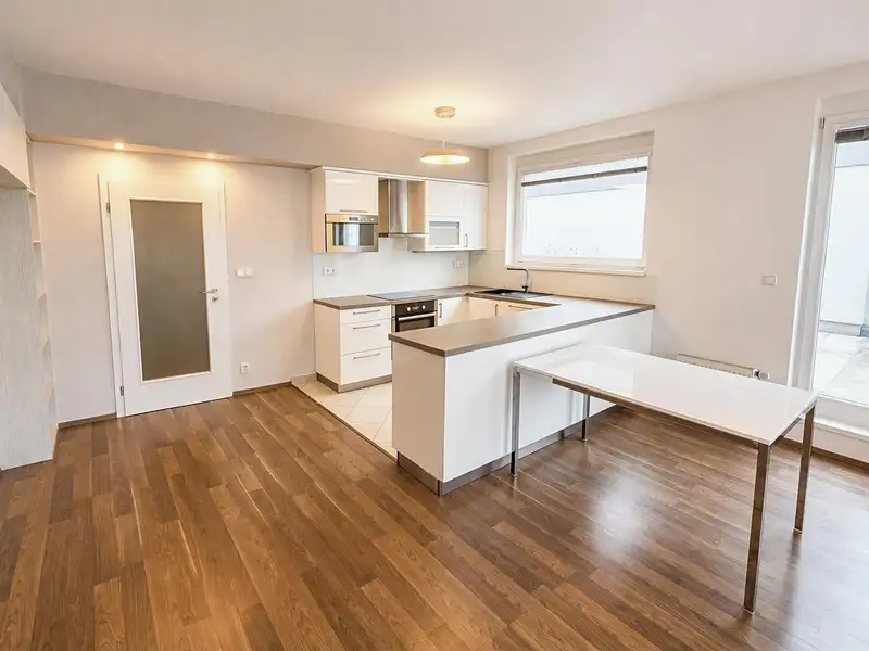 Prodej bytu 3+kk 81 m², Praha – náhled fotky 1