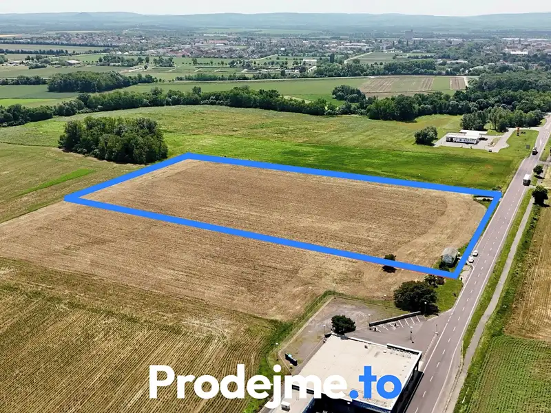 Prodej komerčního pozemku 35000 m², Hevlín – náhled fotky 3