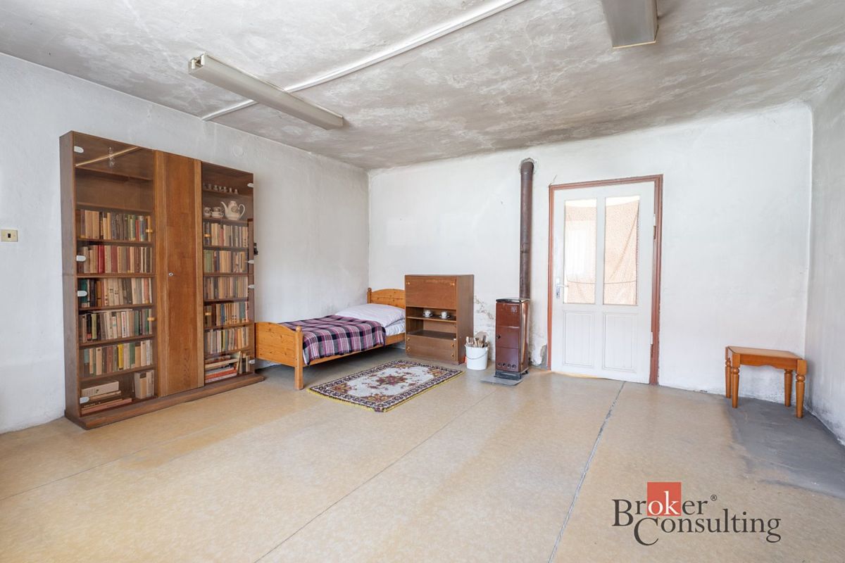 Prodej rodinného domu 250 m², pozemek 2232 m² – fotografie 5