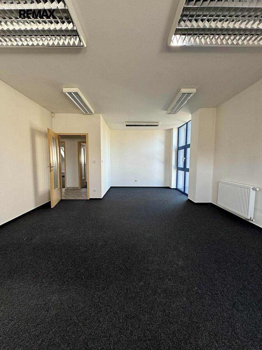 Pronájem kanceláře 30 m² – fotografie 2