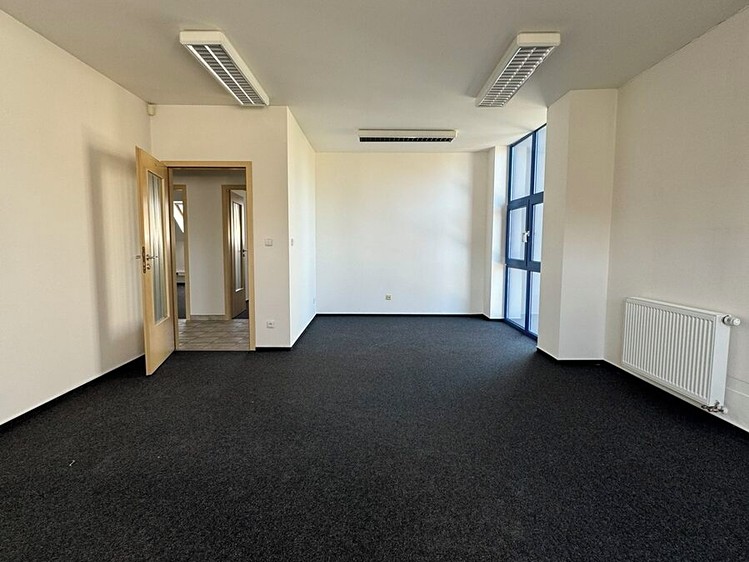 Комерційне приміщення в оренду, 30 м² (2 з 14)