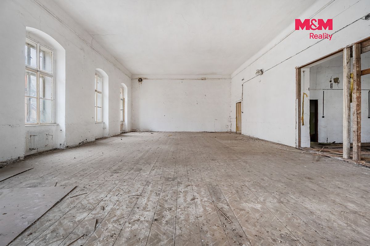 Prodej rodinného domu 1200 m², pozemek 892 m² – fotografie 5