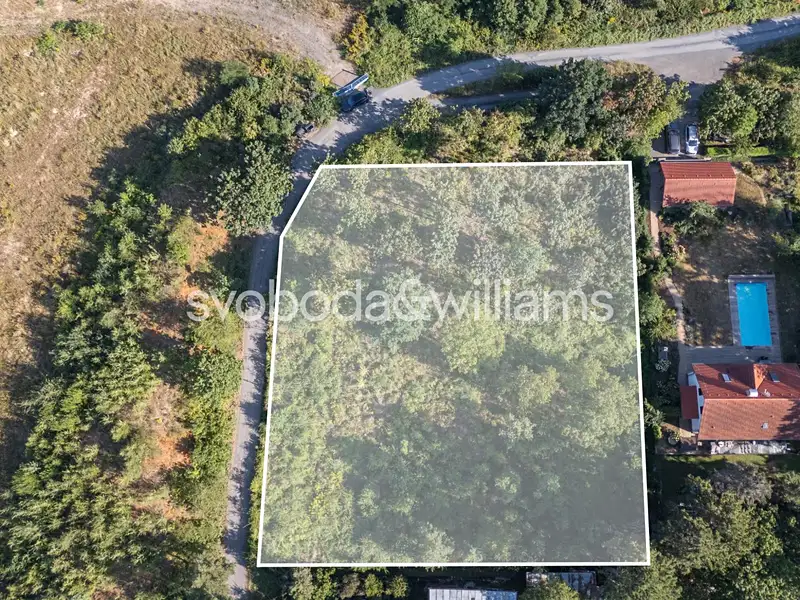 Prodej stavebního pozemku 3272 m², Černošice – náhled fotky 1