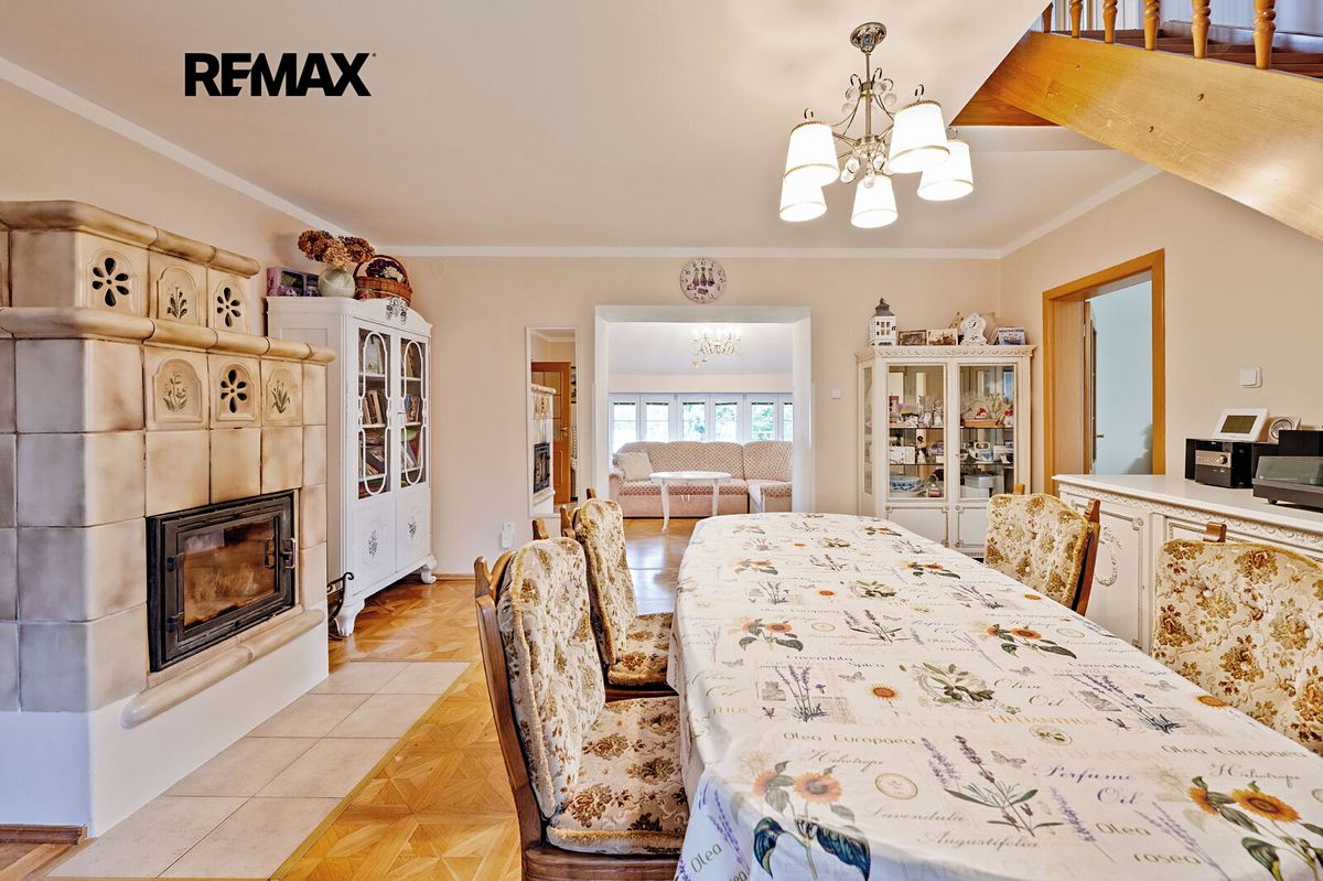 Prodej rodinného domu 256 m², pozemek 1744 m² – fotografie 4