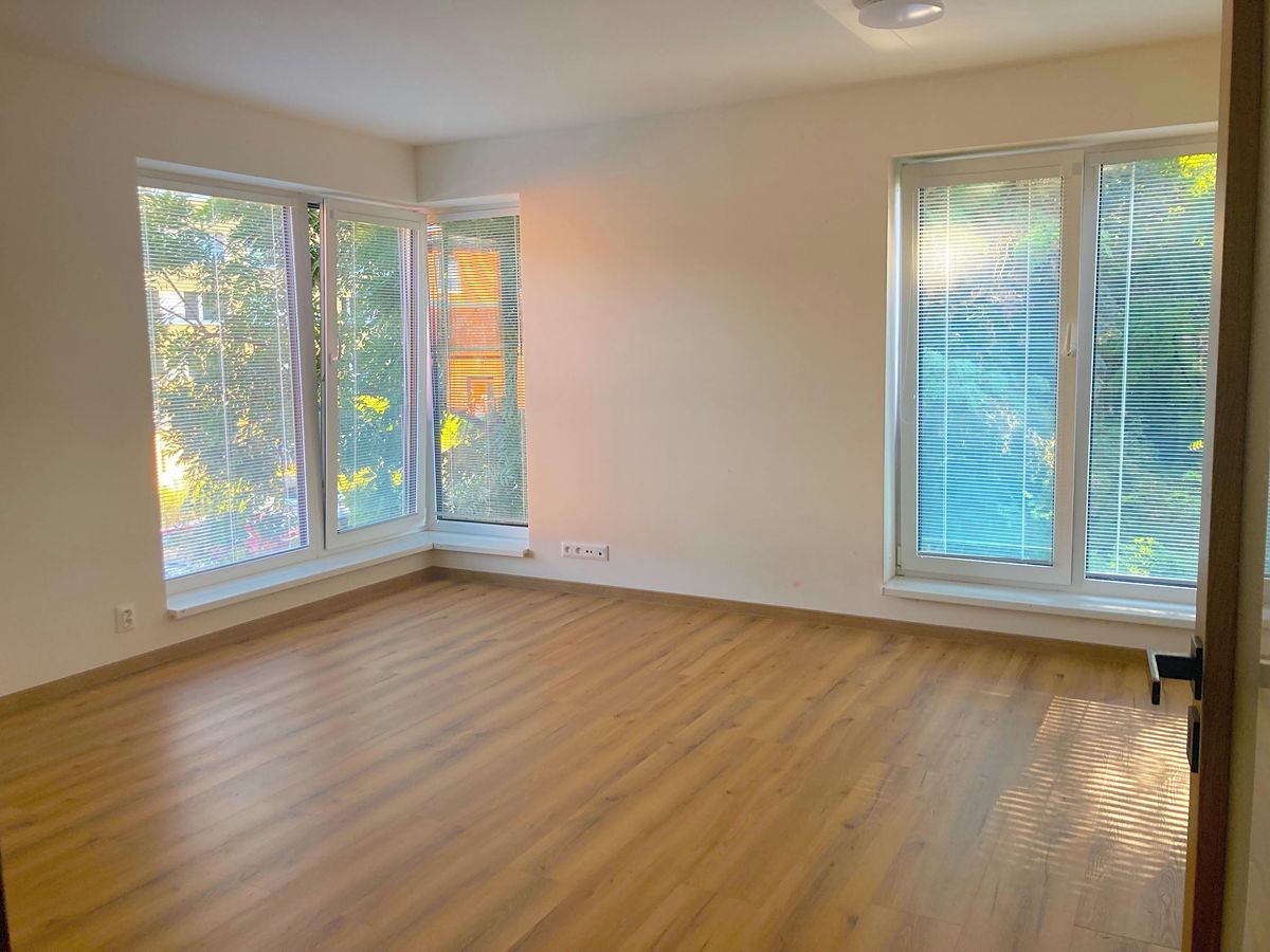 Pronájem bytu 2+kk 49 m² – fotografie 3