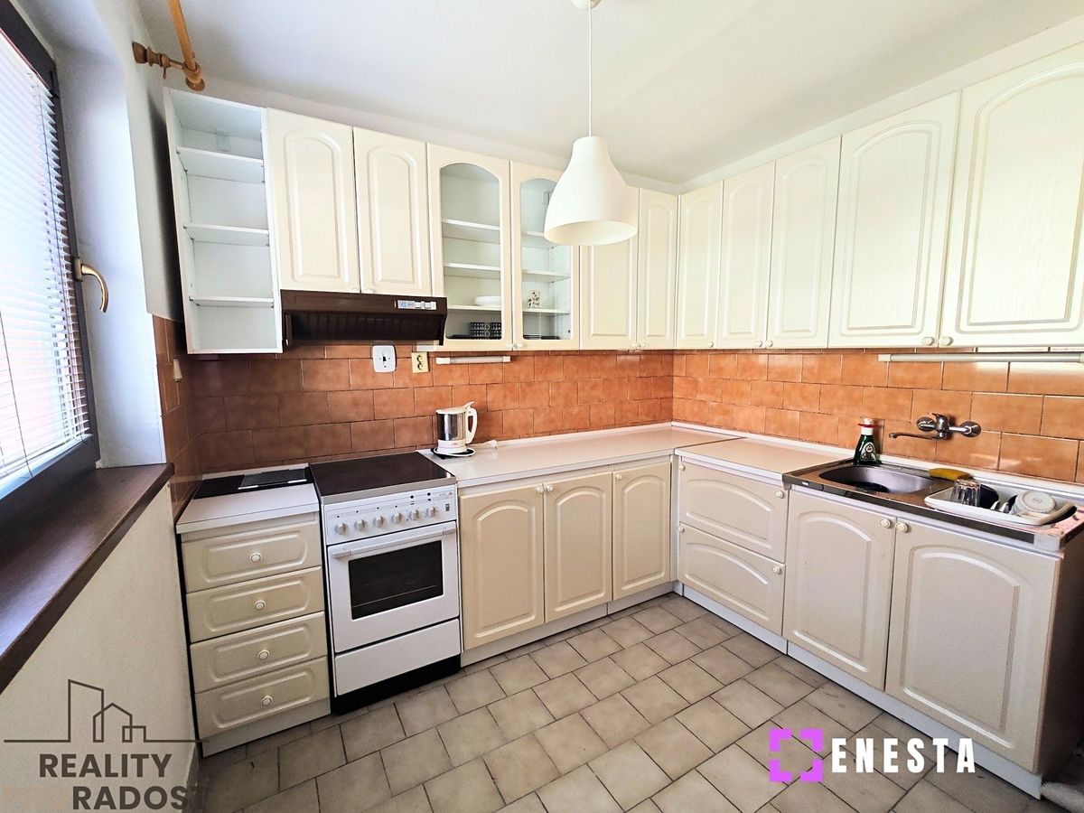 Pronájem rodinného domu 200 m², pozemek 182 m² – fotografie 5